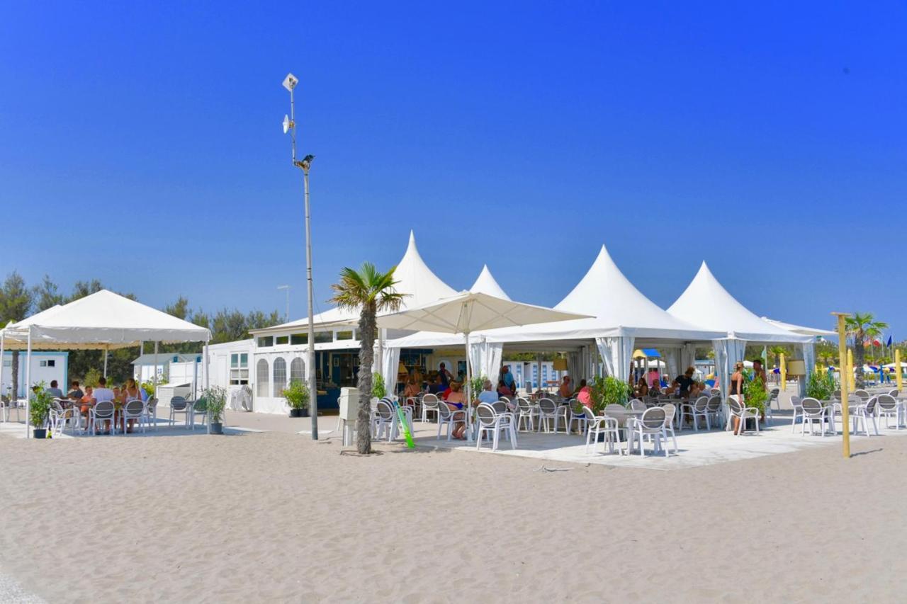 Isamar Holiday Village Ca Lino Екстер'єр фото Beach bar in Spain